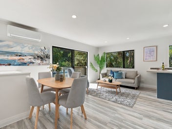5 minutes to LynnMall + Privacy + Top Schools!