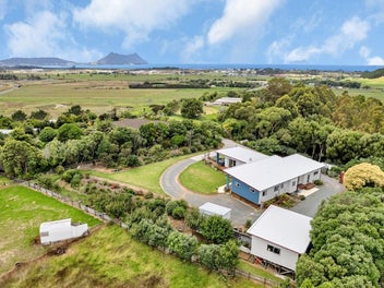 Private Rural Retreat with Guest Wing