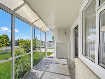 Sunny and Spacious on Fernbrook Road