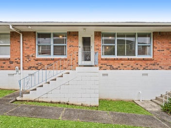 Solid Bones, HUGE Potential, Westlake zone!!