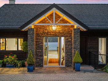 Location, Luxury and breathtaking Views