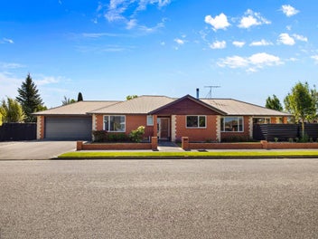 Modern, Sunny & Ready to Enjoy!