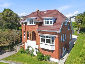 Timeless Character, Space and Elevated Views