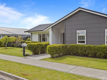 Easy-Care Living in a Peaceful Setting