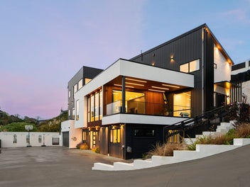Luxury Lifestyle | Six Bedrooms, Pool & 5,023sqm