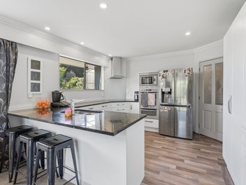 4 Bedrooms, Shed, Otatara,What More Could You Want