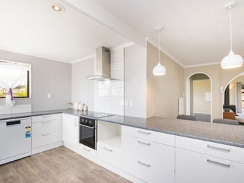 TIDY AND BRIGHT, A TRUE DELIGHT!
