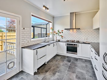 Prime location & generous living