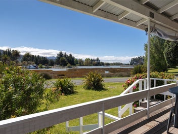 Wake up to a stunning estuary outlook