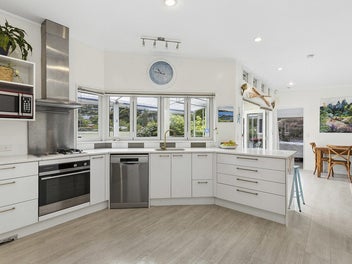 FANTASTIC FAMILY FIND IN PLIMMERTON