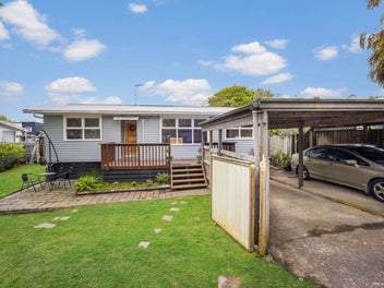Charming, Renovated & Ready in Central Swanson!
