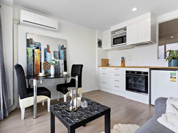 Modern 2 Bed Apartment-Handy Ground Floor Position