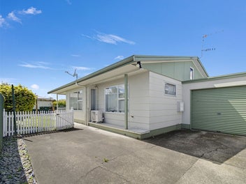 Charming , Private and Perfectly Positioned!
