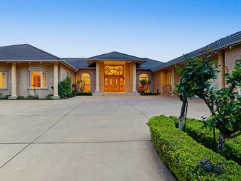 Luxury Living, Prestigious Setting $1.795M-$1.975M