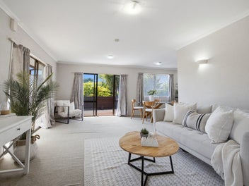 Move in Ready, Solid Brick, Easy-Care Living!