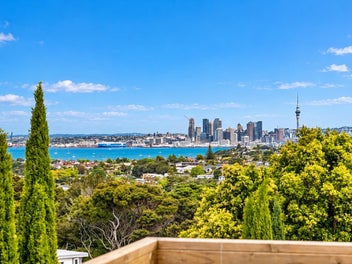 Sea Views & Space for Family Living
