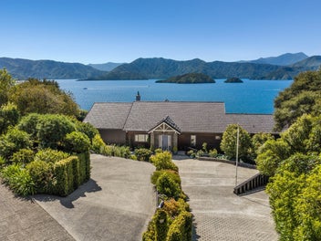 Location, Luxury and breathtaking Views