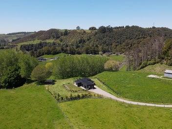 Two Homes, 21 Hectares – Paradise Valley Living