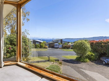 X factor, Location and Views