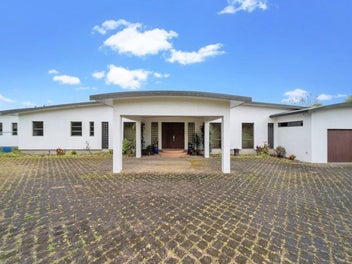 Exceptional Lifestyle Living -Location & Potential