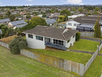 Renovator's Opportunity in Coastal Weymouth