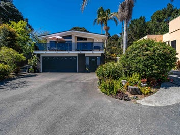 Beach Access, Bay Views & Coastal Bliss!