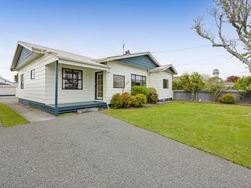 Sun-Soaked & Spacious!