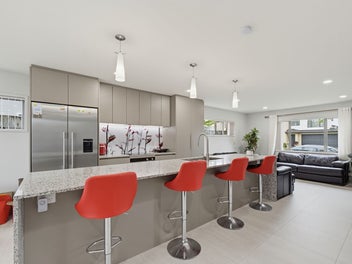 Spacious 5-Bedroom Flat Bush Home