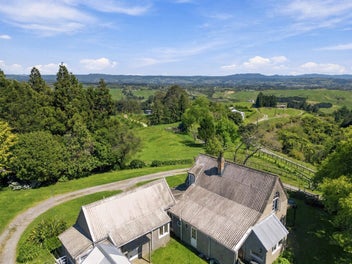 English Country Charm, Sovereign Freedom & Income