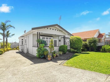 Character Charm, Modern Space & Sky Tower Views