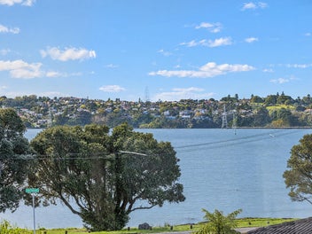 Rare, Harbour Views, Prime Location