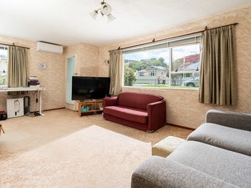 SUNNY STARTER OR DOWNSIZER IN KARORI