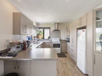 Family favourite - easy care brick living!