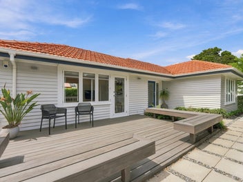 Timeless Kiwi Charm!