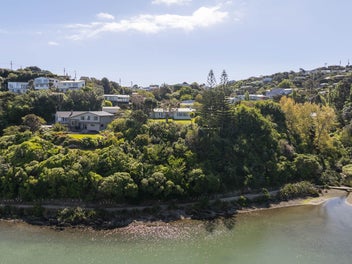 60s Sizzler - Enviable Seaside Location