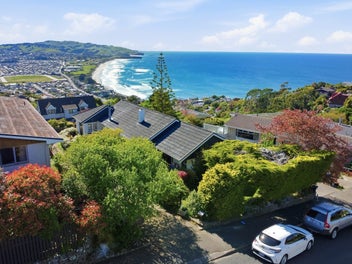 Elevated Coastal Living in Sought-After St Clair