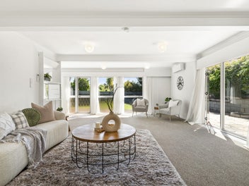 Home & Income + 880sqm Potential