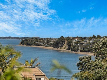 1,404m2 Prime Land. Amazing Views. Potential PLUS!