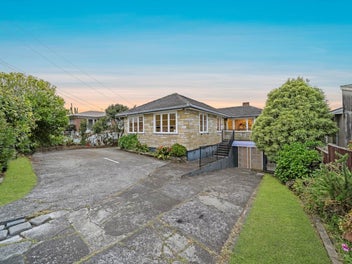 Sunny, Elevated & Unbeatable Location