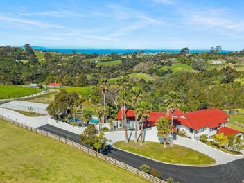 Modern Masterpiece Rural Grandeur Peek Convenience