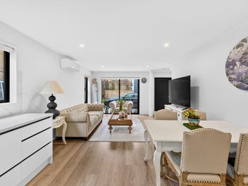Standalone, Near New & Must Sell!