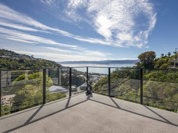 Exclusive; Private; Sunny and Close to Town!
