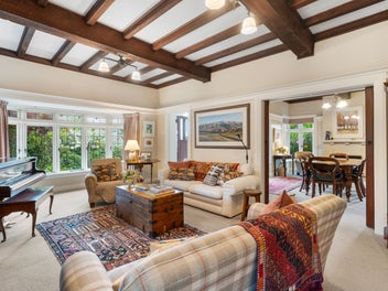 Grandeur and Grace in the Heart of Maori Hill