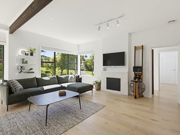 THE ULTIMATE FAMILY HOME!