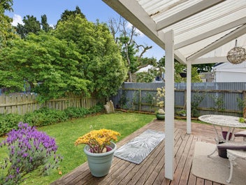 Four Bedrooms and Two Lounges!