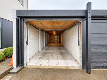 3 Car Garage - Central City rarity