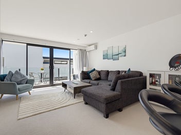 Sunny Living, City Convenience!
