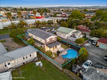 Home & Granny Potential with a Poolside