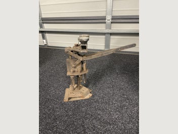 Image 1 of 7