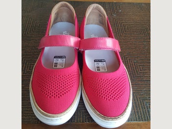 Image 1 of 7